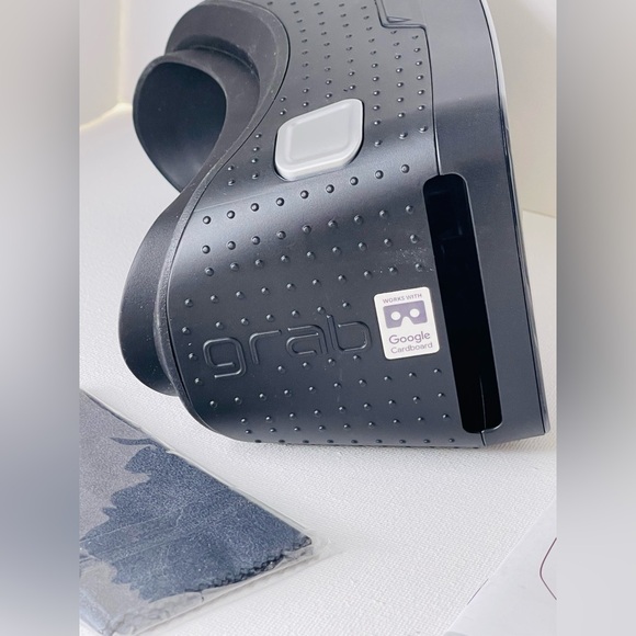 HOMiDO Grab Virtual Reality Headset for Smartphones/iPhones. VR 3D Games/movies - Picture 10 of 12